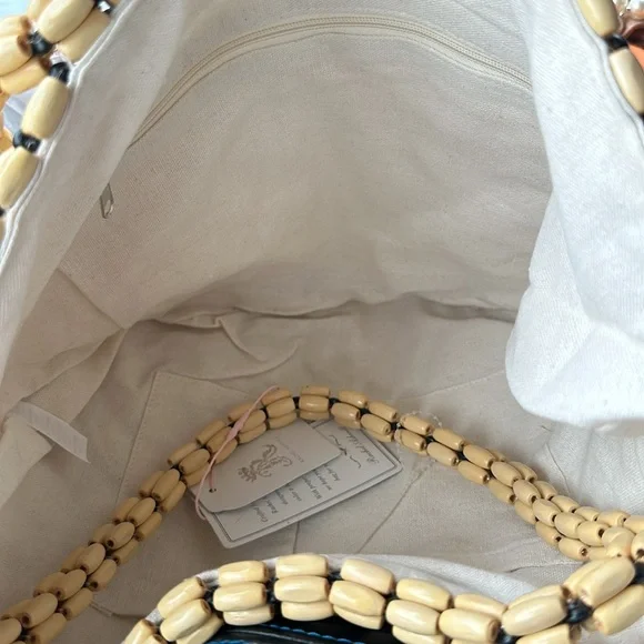 Chic Black/Tan Vacation Stylish Shoulder Bag with Woden Beaded Design - Picture 4 of 6